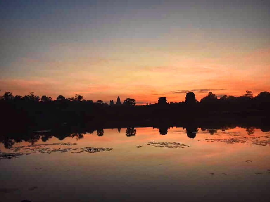 Sunrise Angkor Wat Tour by Vespa