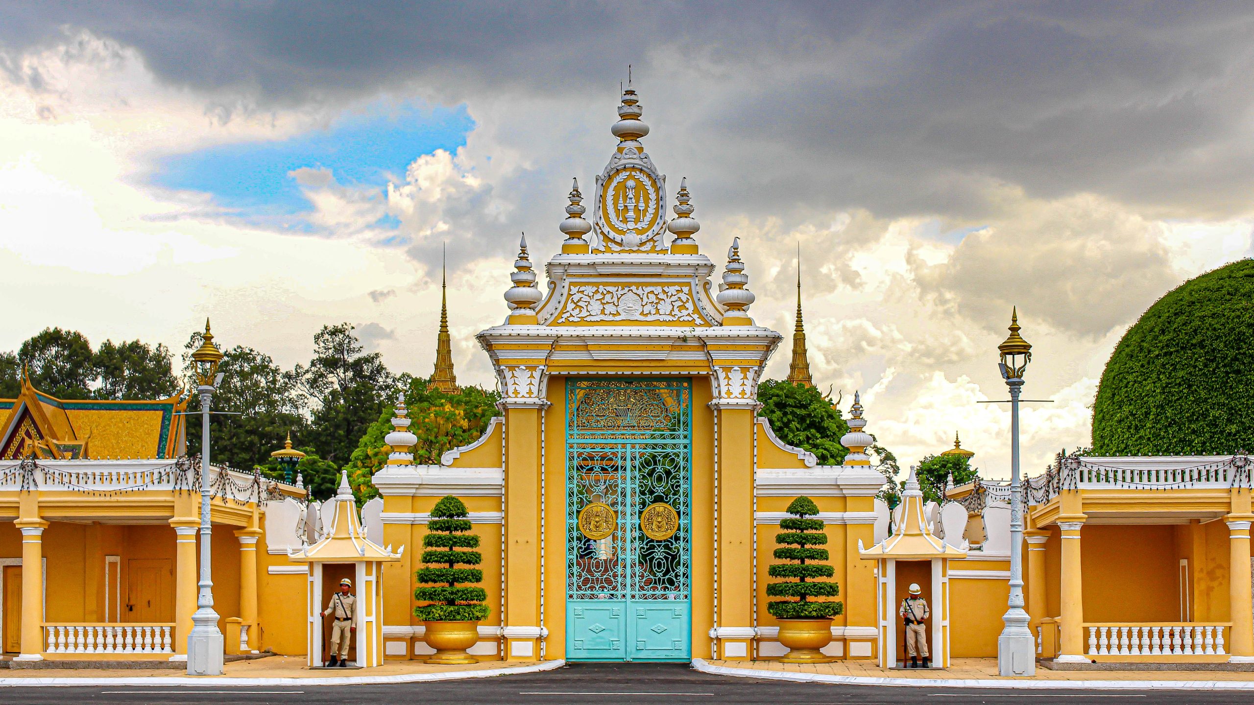 Phnom Penh Highlight 2 days 1 night - Siem Reap Wonder